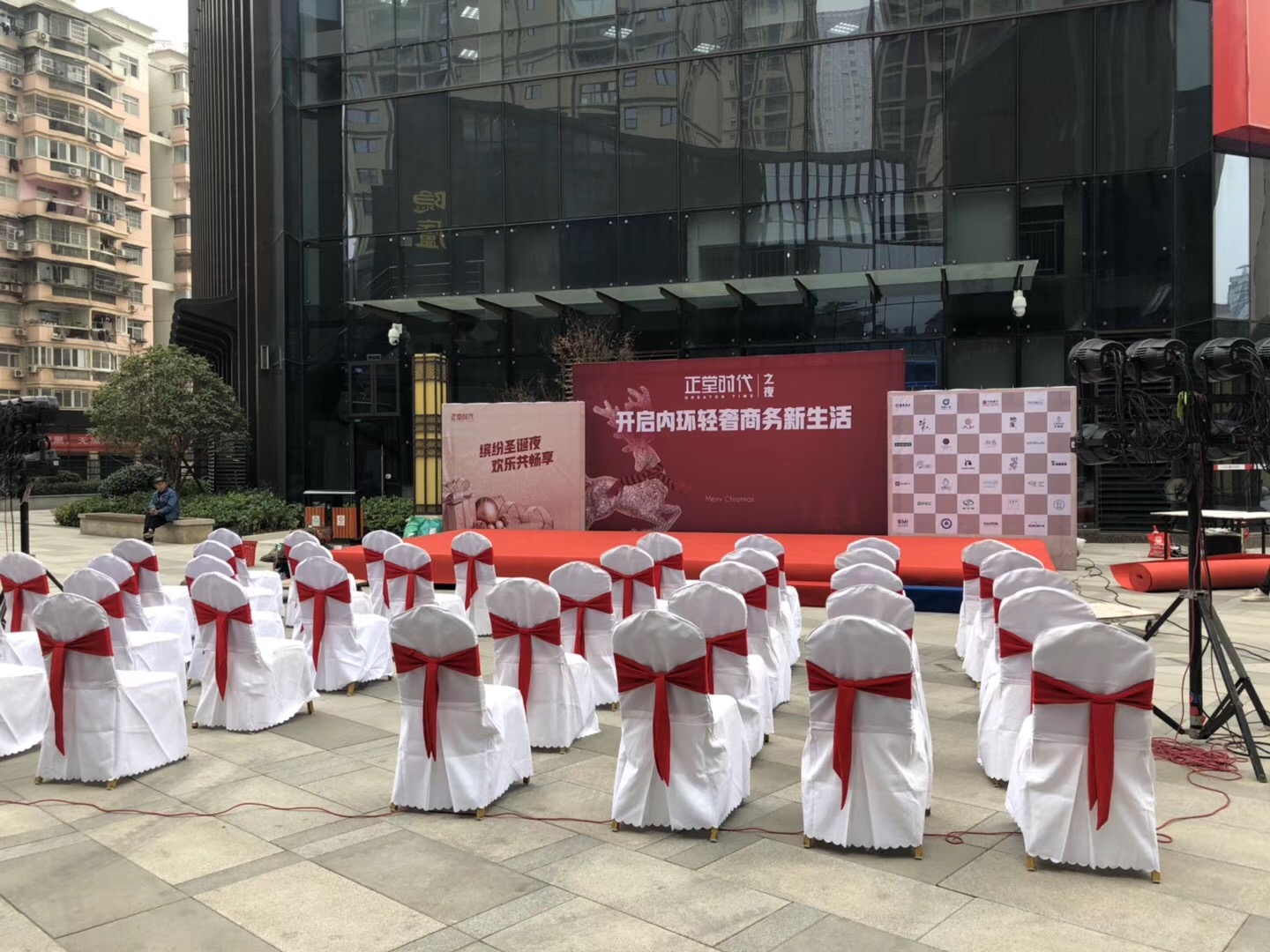 活動(dòng)舞臺(tái)租賃